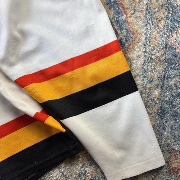 Vintage NHL Vancouver Canucks Skate Logo THRASHED Hockey Jersey Size XL - Picture 6 of 10